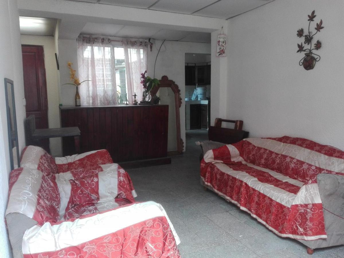 Huellas Hostal Антигуа-Гватемала Экстерьер фото