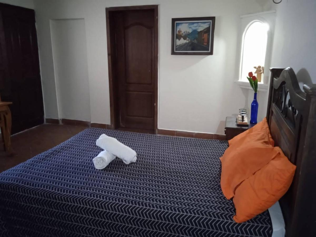 Huellas Hostal Антигуа-Гватемала Экстерьер фото