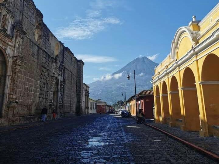 Huellas Hostal Антигуа-Гватемала Экстерьер фото