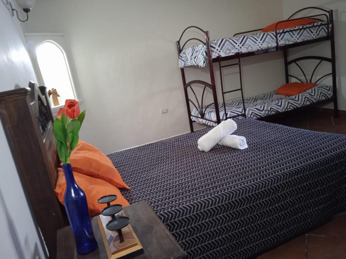 Huellas Hostal Антигуа-Гватемала Экстерьер фото