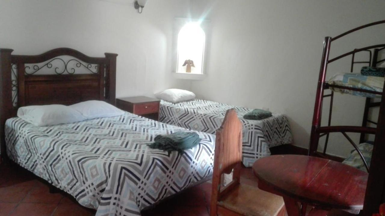 Huellas Hostal Антигуа-Гватемала Экстерьер фото