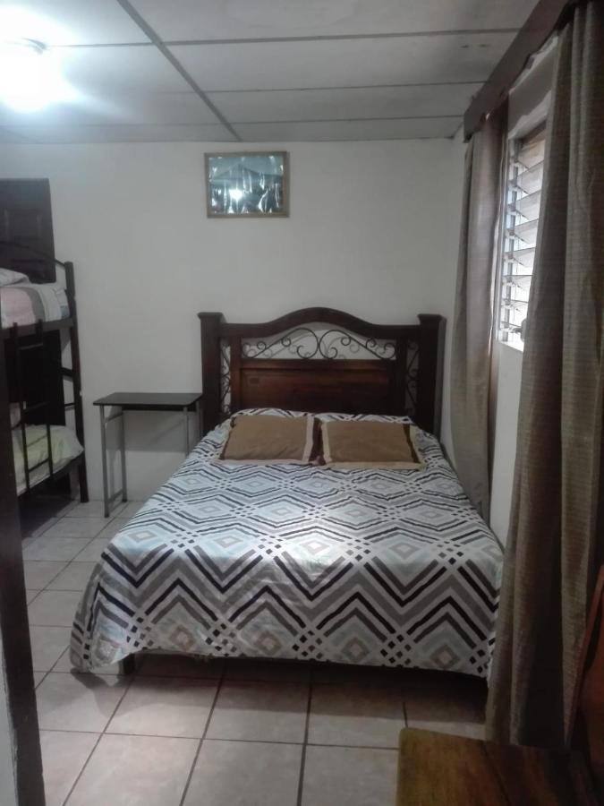 Huellas Hostal Антигуа-Гватемала Экстерьер фото