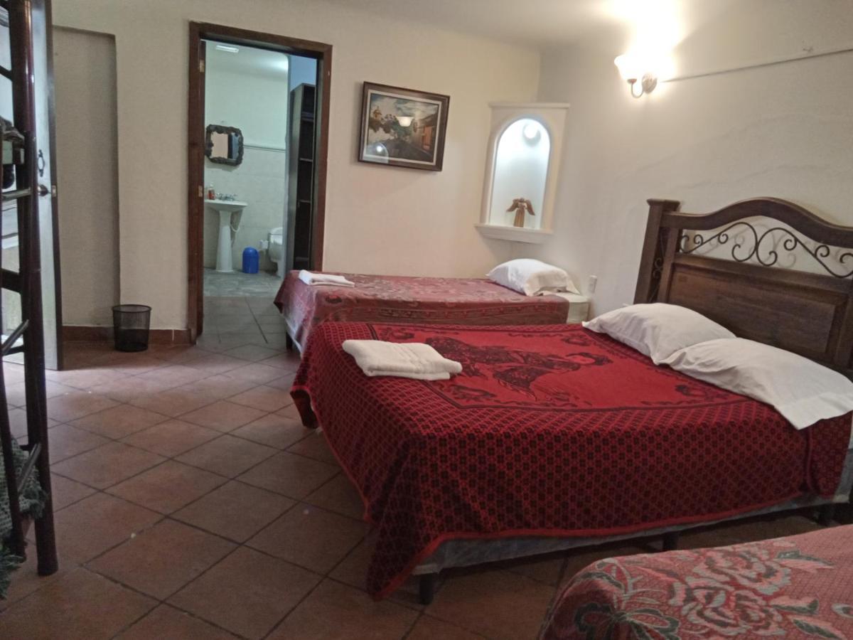 Huellas Hostal Антигуа-Гватемала Экстерьер фото